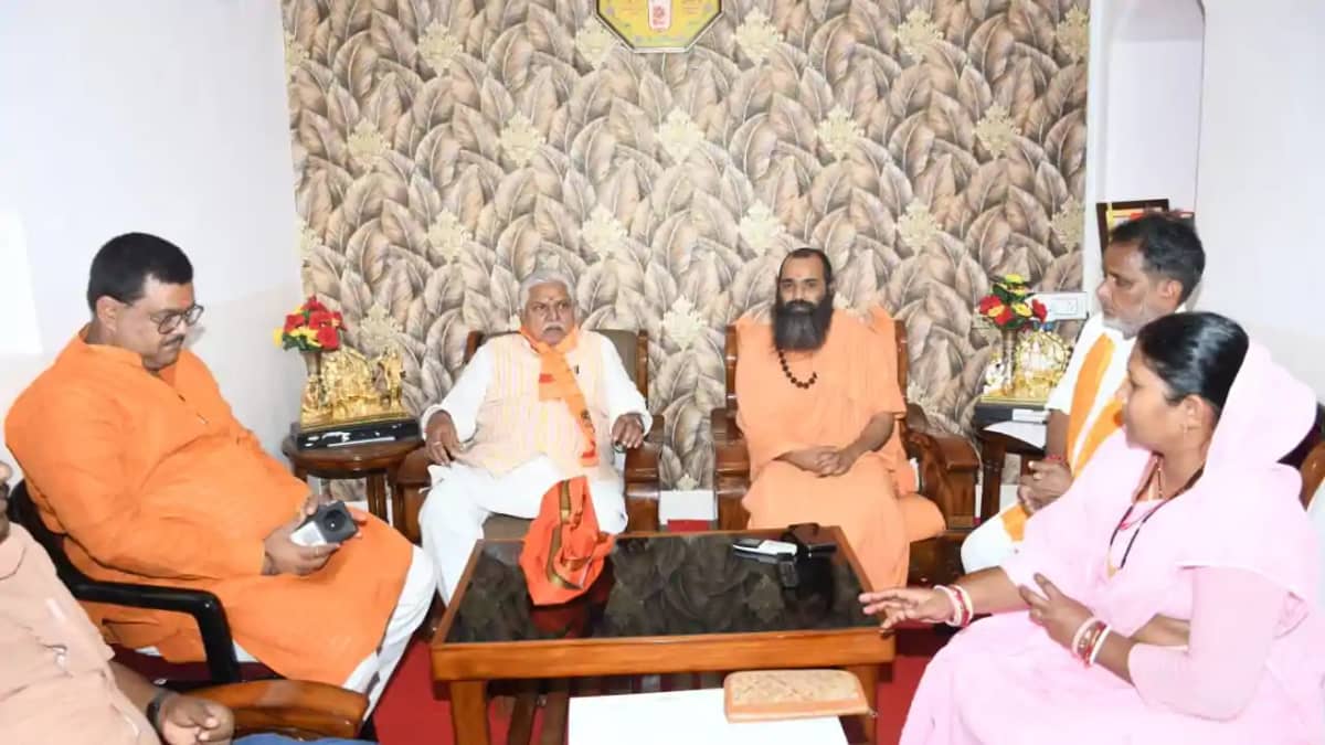 Bihar News : बोधगया मठ की बैठक में शामिल हुए विस अध्यक्ष डॉ. Bihar News : बोधगया मठ की बैठक में शामिल हुए विस अध्यक्ष डॉ.