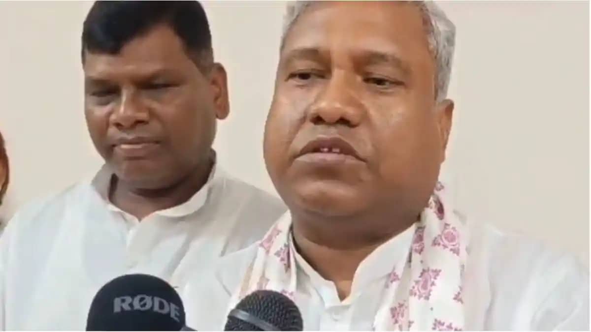नवादा पहुंचे मंत्री डॉ. संतोष कुमार सुमन, बोले- कानून हाथ मे नवादा पहुंचे मंत्री डॉ. संतोष कुमार सुमन, बोले- कानून हाथ मे
