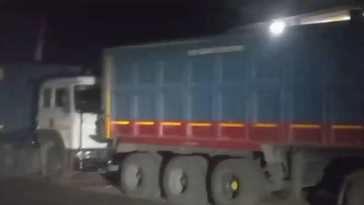 फर्जी ई-चालान पर अवैध पत्थर ले जा रहे दो ट्रक जब्त : 17.34 ल फर्जी ई-चालान पर अवैध पत्थर ले जा रहे दो ट्रक जब्त : 17.34 ल