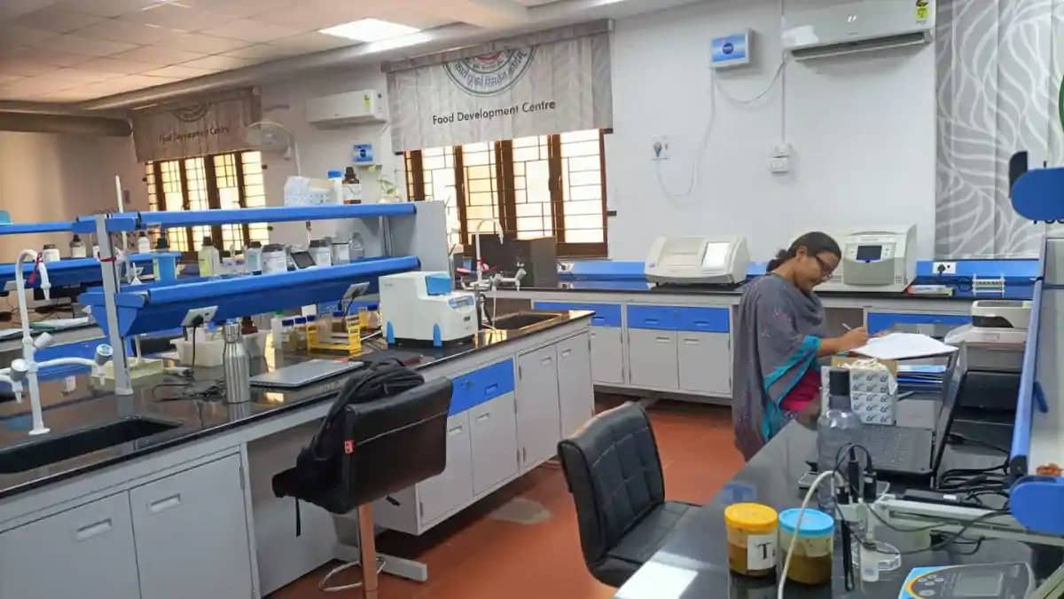 मिलावटखोरों की अब खैर नहीं! बीएयू सबौर ने 'इलेक्ट्रॉनिक नाक' मिलावटखोरों की अब खैर नहीं! बीएयू सबौर ने 'इलेक्ट्रॉनिक नाक'
