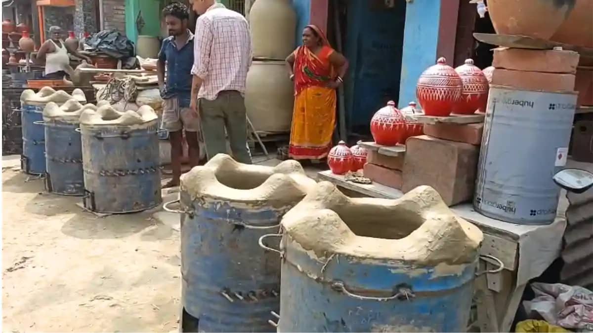 Bihar News : दरभंगा में एलपीजी का महासंकट, कुम्हारों ने आपदा Bihar News : दरभंगा में एलपीजी का महासंकट, कुम्हारों ने आपदा