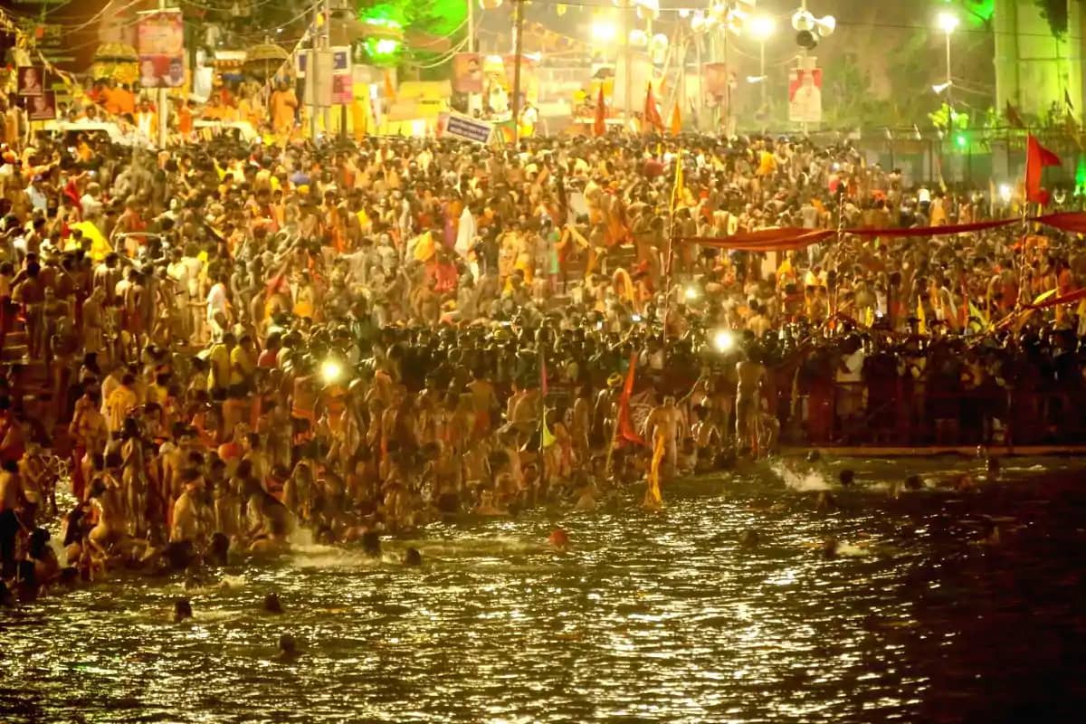 कार्तिक मास 2024: पुण्य स्नान, जप, और दान से पाएं जीवन में अ कार्तिक मास 2024: पुण्य स्नान, जप, और दान से पाएं जीवन में अ