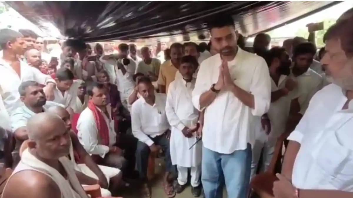 वैशाली नाव हादसा: पंचायती राज मंत्री दीपक प्रकाश पहुंचे राघो वैशाली नाव हादसा: पंचायती राज मंत्री दीपक प्रकाश पहुंचे राघो