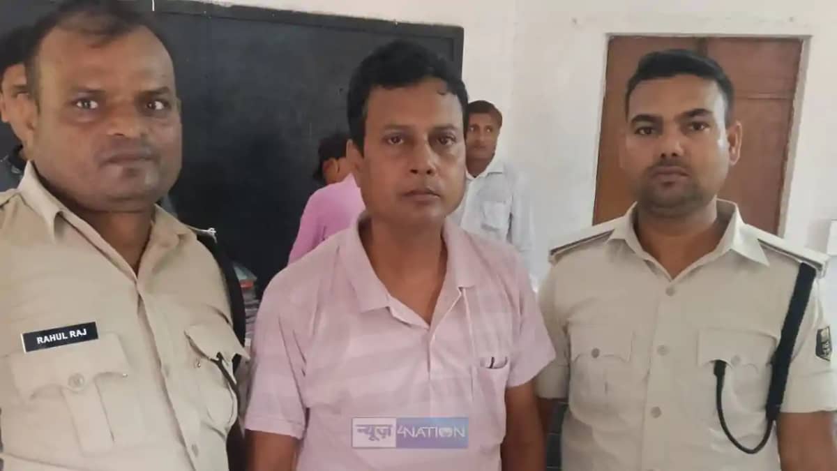 Motihari Vigilance caught data operator Motihari Vigilance caught data operator
