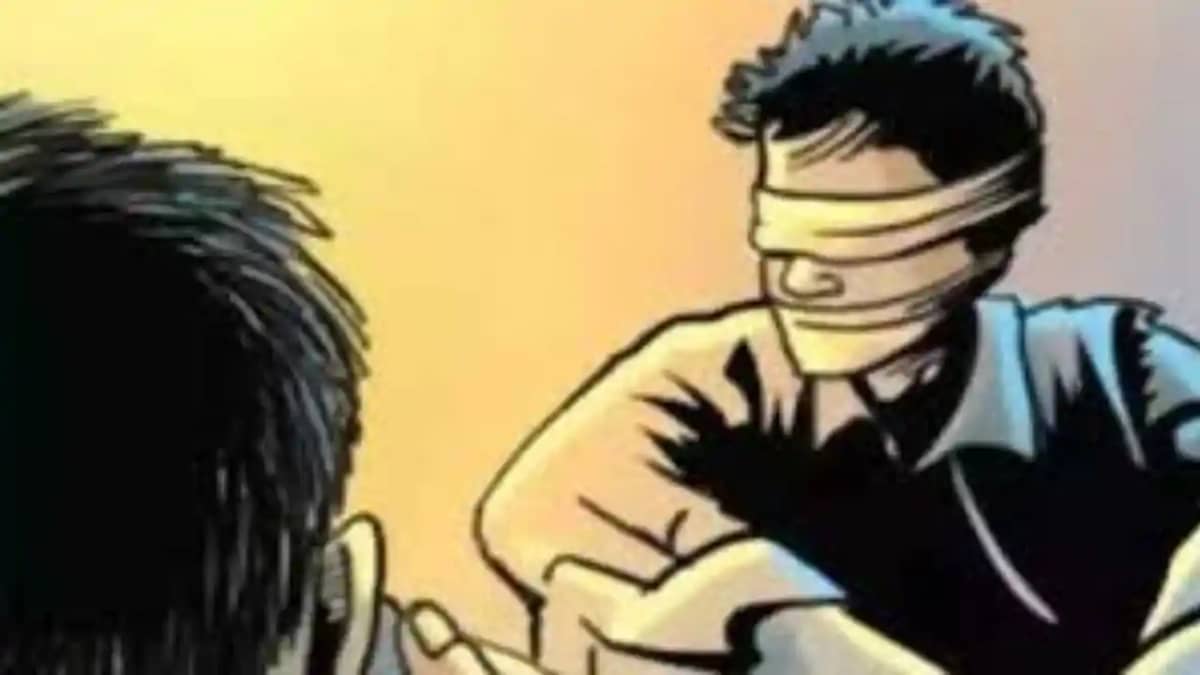 Bihar Crime News: बेतिया से अपहरण, गोरखपुर से बरामद, पाँच सा Bihar Crime News: बेतिया से अपहरण, गोरखपुर से बरामद, पाँच सा