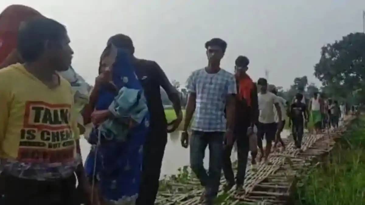 सुपौल के गेहुआ नदी से 45 वर्षीय अज्ञात व्यक्ति का शव बरामद, सुपौल के गेहुआ नदी से 45 वर्षीय अज्ञात व्यक्ति का शव बरामद,