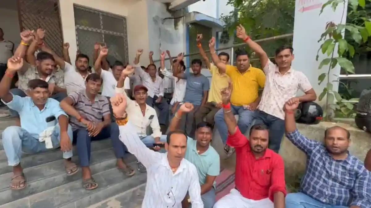 नवादा में 102 एंबुलेंस सेवा ठप : अनिश्चितकालीन हड़ताल पर कर् नवादा में 102 एंबुलेंस सेवा ठप : अनिश्चितकालीन हड़ताल पर कर्