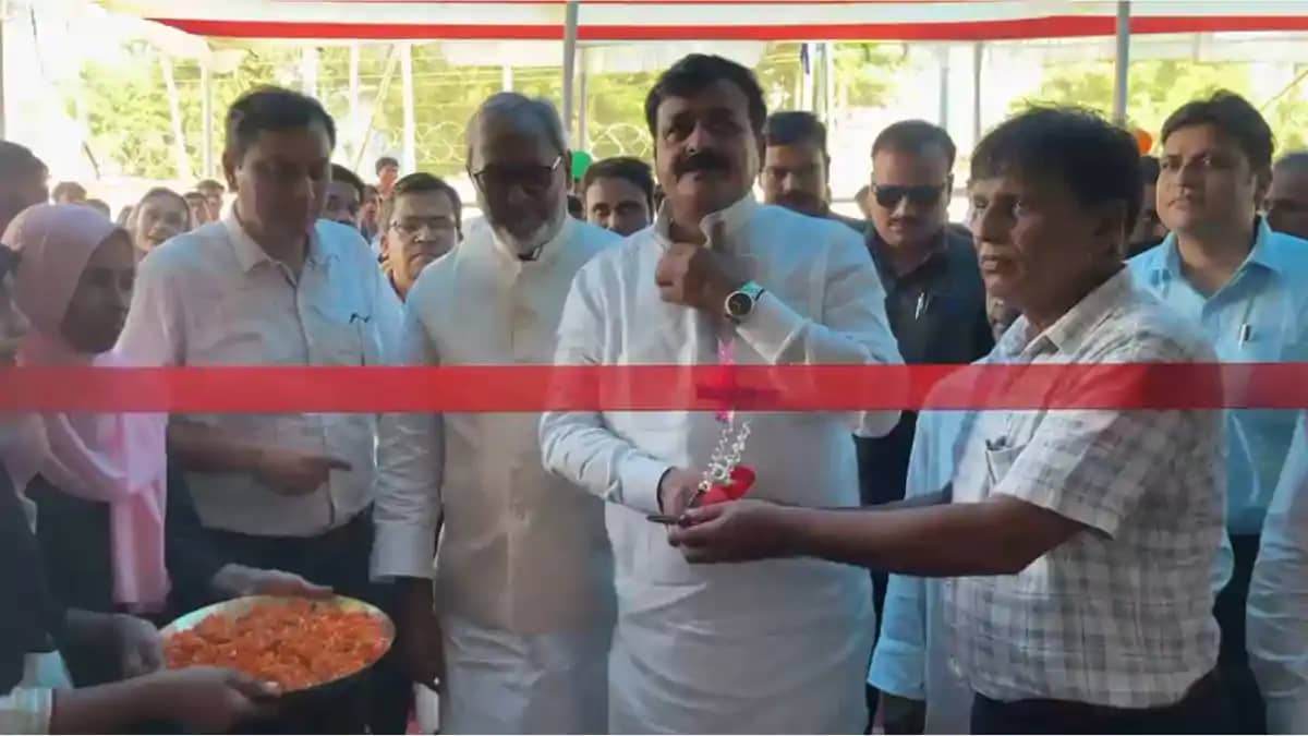 नालंदा में पहले अल्पसंख्यक आवासीय विद्यालय का मंत्री जमा खां नालंदा में पहले अल्पसंख्यक आवासीय विद्यालय का मंत्री जमा खां