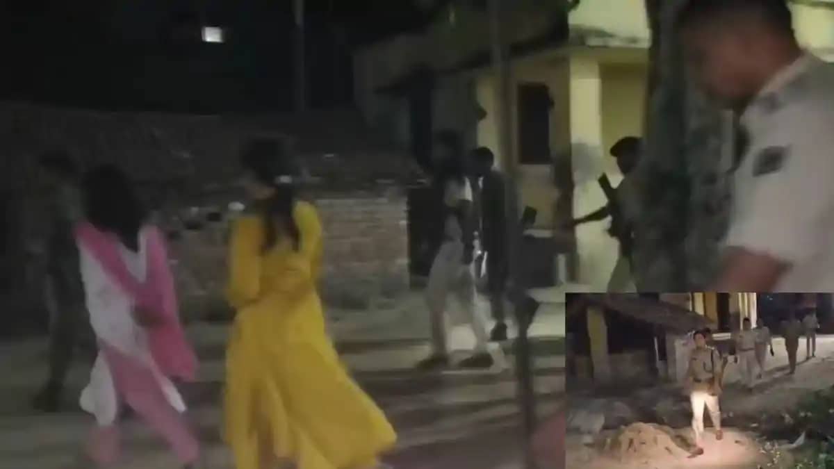 Bihar News: सासाराम के रेड लाइट एरिया में पुलिस की छापेमारी, Bihar News: सासाराम के रेड लाइट एरिया में पुलिस की छापेमारी,