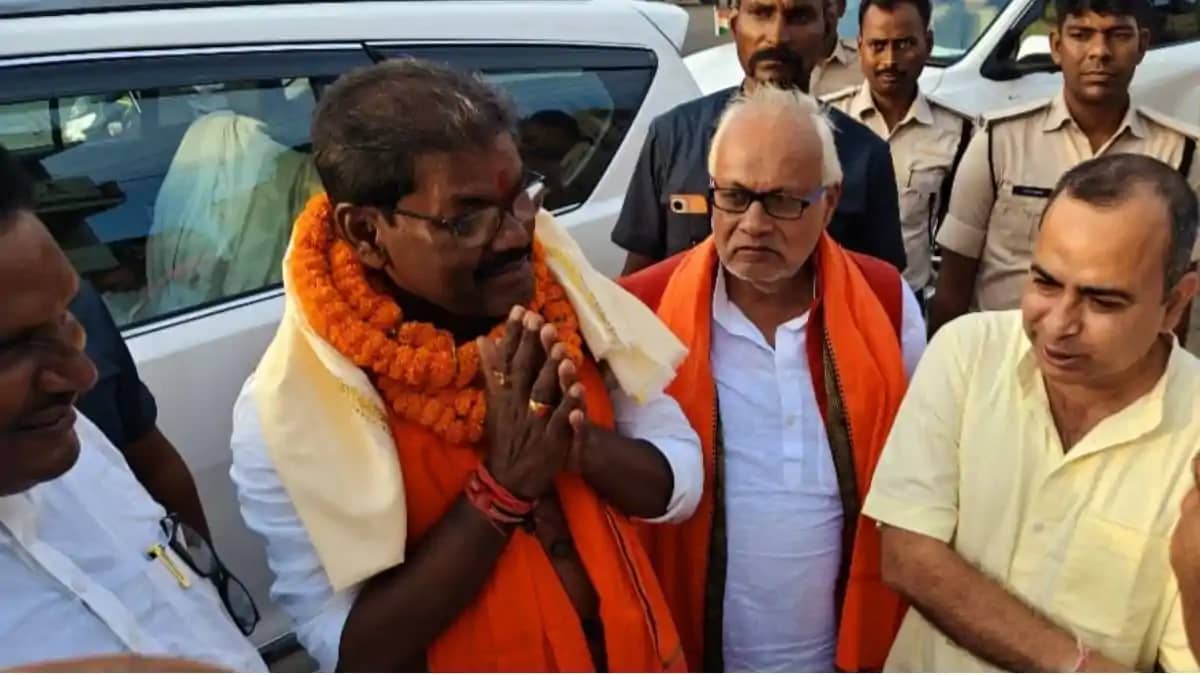 सुपौल के सिमराही पहुंचे पर्यावरण मंत्री डॉ० रामचंद्र प्रसाद, सुपौल के सिमराही पहुंचे पर्यावरण मंत्री डॉ० रामचंद्र प्रसाद,