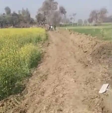 ठेकेदार की गुंडागर्दी या विभाग की शह? -बिना एनओसी किसान के ख ठेकेदार की गुंडागर्दी या विभाग की शह? -बिना एनओसी किसान के ख