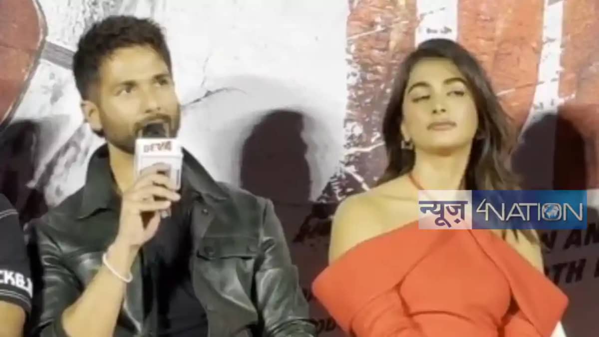 Watch: सैफ अली खान पर हमले के बाद करीना कपूर के एक्स बॉयफ्रे Watch: सैफ अली खान पर हमले के बाद करीना कपूर के एक्स बॉयफ्रे