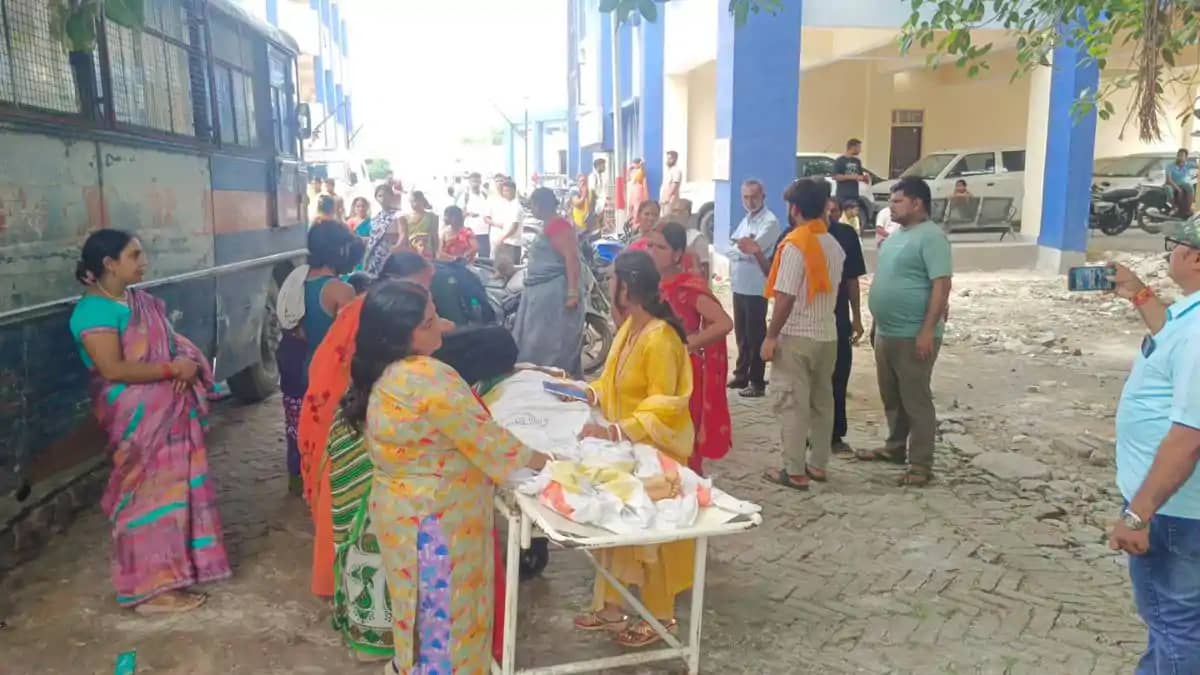 नये मकान की रजिस्ट्री कराने जा रहे दंपति की सड़क हादसे में म नये मकान की रजिस्ट्री कराने जा रहे दंपति की सड़क हादसे में म
