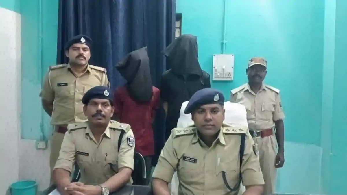 पिस्टल और कारतूस के साथ दो बदमाश गिरफ्तार, एक आरोपी का दिल्ल पिस्टल और कारतूस के साथ दो बदमाश गिरफ्तार, एक आरोपी का दिल्ल