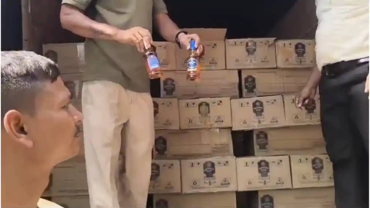 Bihar News : गया में शराबबंदी कानून के तहत पुलिस की बड़ी कार Bihar News : गया में शराबबंदी कानून के तहत पुलिस की बड़ी कार