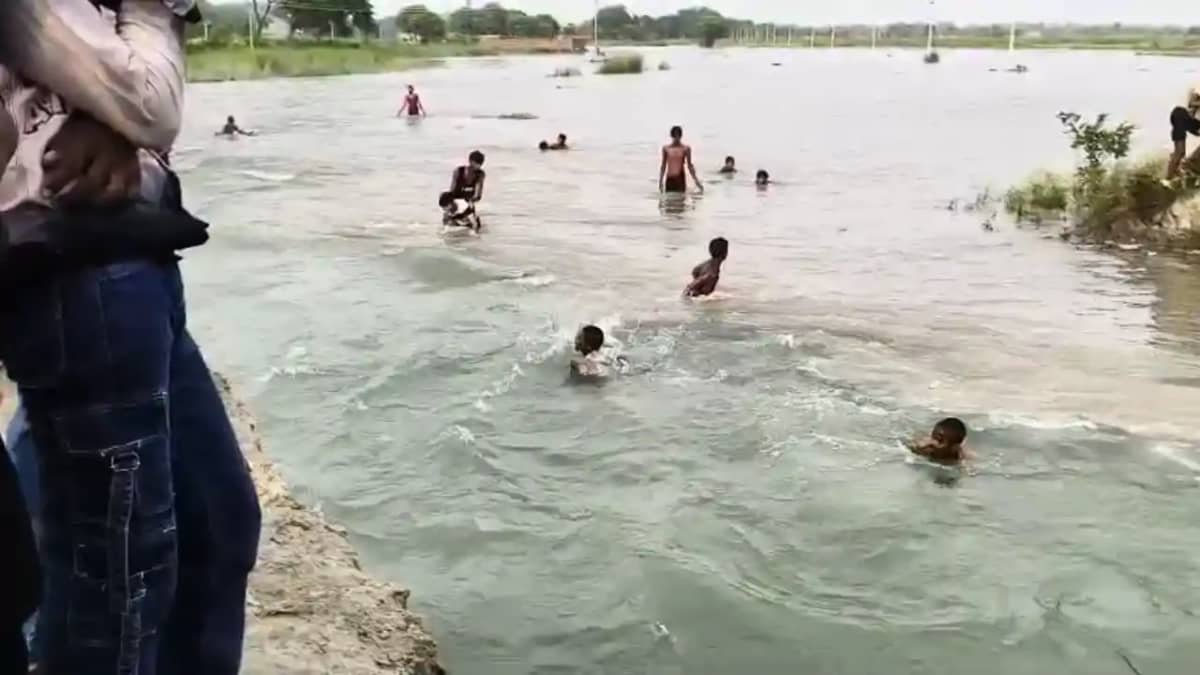 Bihar Flood News : गोपालगंज में गंडक नहर में 11 गुना अधिक पा Bihar Flood News : गोपालगंज में गंडक नहर में 11 गुना अधिक पा