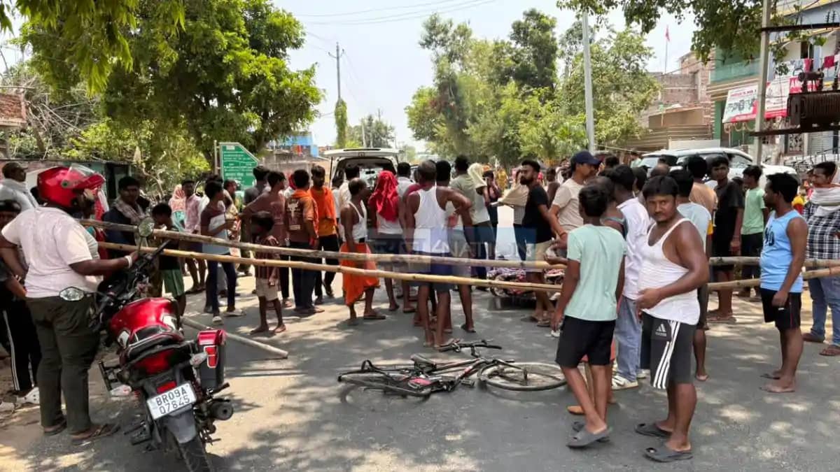 Schoolgirl Killed by Hyva Truck NH 333 Blocked Schoolgirl Killed by Hyva Truck NH 333 Blocked