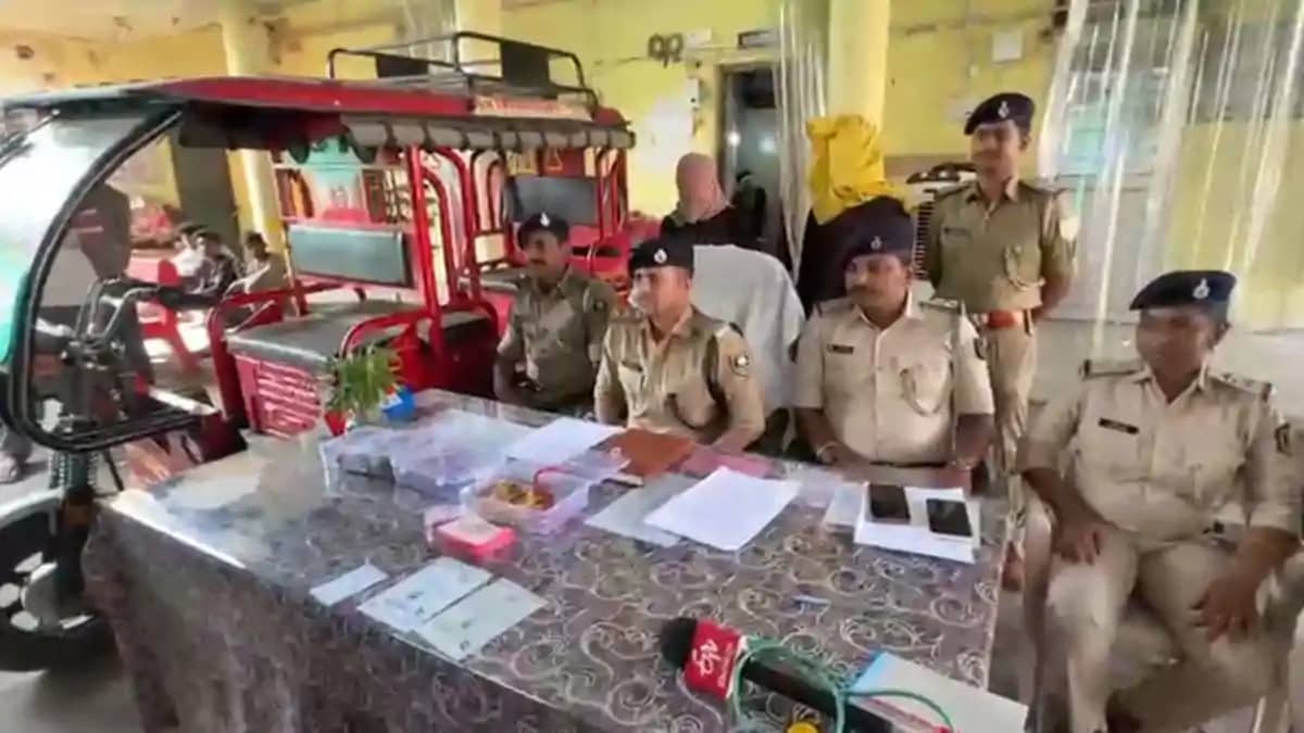 चाचा के घर चोरी कर भाग रहे भतीजे को लुटेरों ने लूटा, पुलिस न चाचा के घर चोरी कर भाग रहे भतीजे को लुटेरों ने लूटा, पुलिस न