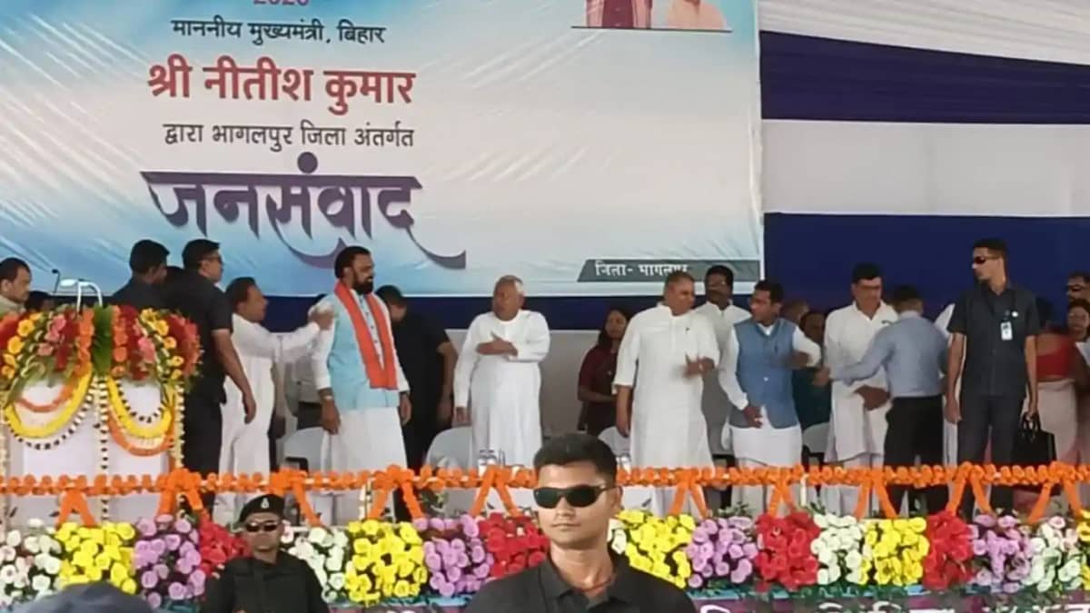 Nitish Inspects ROB in Bhagalpur Orders Faster Work Nitish Inspects ROB in Bhagalpur Orders Faster Work