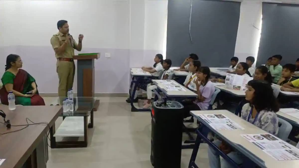 Muzaffarpur SSP Leads Road Safety Drive After Accidents Muzaffarpur SSP Leads Road Safety Drive After Accidents