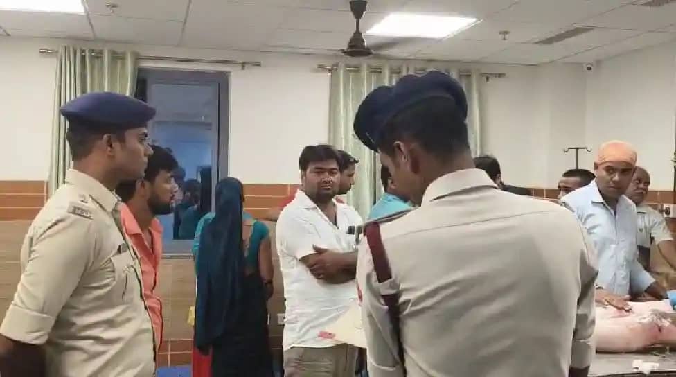 पटाखे के धमाके से उठी चिंगारी ने किया सिलेंडर ब्लास्ट, 9 लो पटाखे के धमाके से उठी चिंगारी ने किया सिलेंडर ब्लास्ट, 9 लो