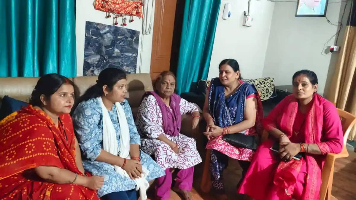 नवादा में महिलाओं ने छेड़ी सशक्तिकरण की नई मुहिम, स्वर्ण महि नवादा में महिलाओं ने छेड़ी सशक्तिकरण की नई मुहिम, स्वर्ण महि
