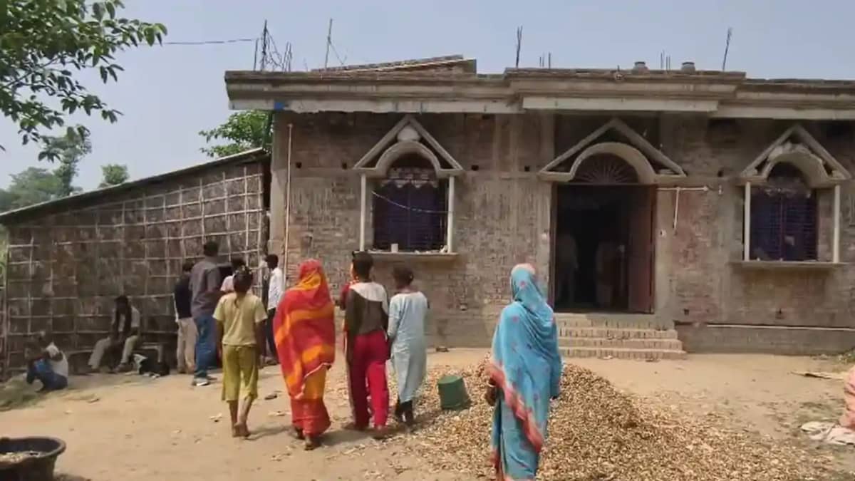 Bihar Crime: निलंबित होमगार्ड की चाकू मार कर हत्या, दिल दहला Bihar Crime: निलंबित होमगार्ड की चाकू मार कर हत्या, दिल दहला