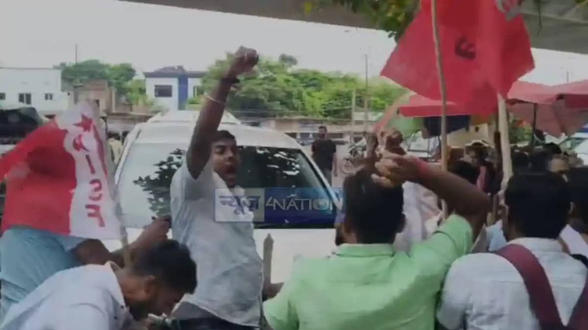 Students Protest LNMU VC at Begusarai College Foundation Eve Students Protest LNMU VC at Begusarai College Foundation Eve