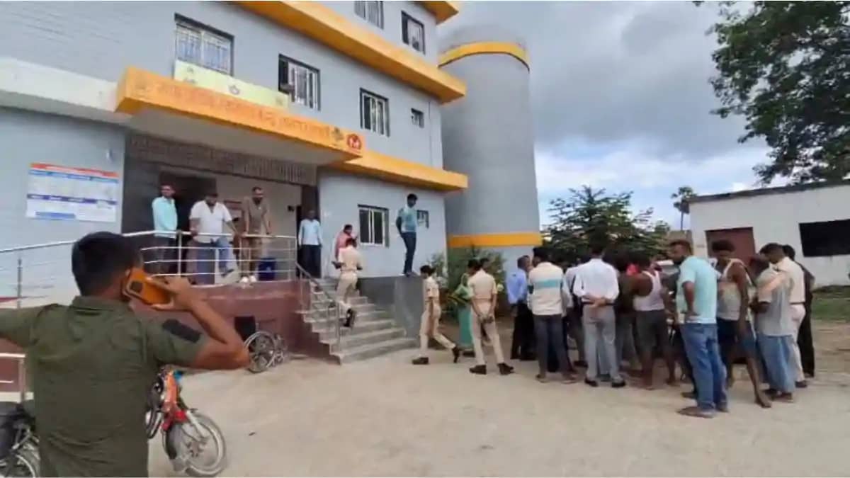 वैशाली में दिन-दहाड़े चाकू से गोदकर 55 वर्षीय अधेड़ की हत्या वैशाली में दिन-दहाड़े चाकू से गोदकर 55 वर्षीय अधेड़ की हत्या