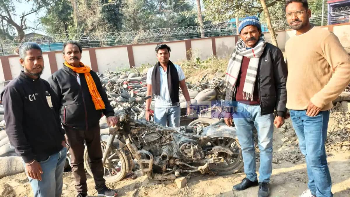 Bihar News : खगड़िया में 13 महीने बाद मिली चोरी गयी बाइक, हाल Bihar News : खगड़िया में 13 महीने बाद मिली चोरी गयी बाइक, हाल