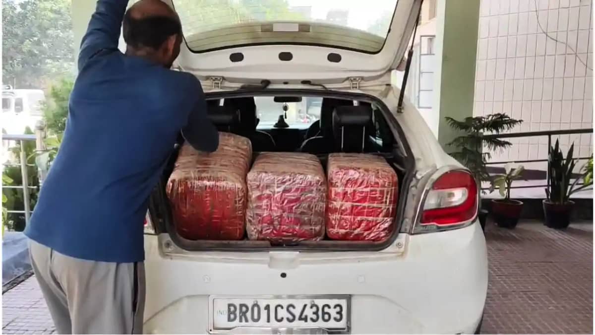 Bihar News : बेतिया पुलिस की बड़ी स्ट्राइक, लग्जरी कार से करो Bihar News : बेतिया पुलिस की बड़ी स्ट्राइक, लग्जरी कार से करो