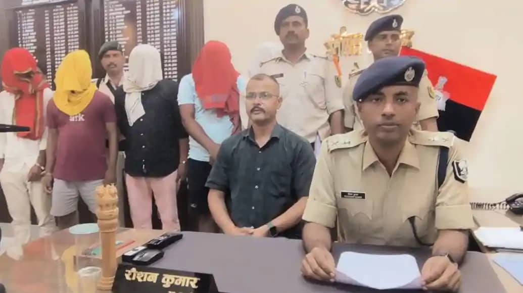 Bihar Crime - ज्वेलरी दुकान से 40 लाख के गहनों की चोरी कर फर Bihar Crime - ज्वेलरी दुकान से 40 लाख के गहनों की चोरी कर फर