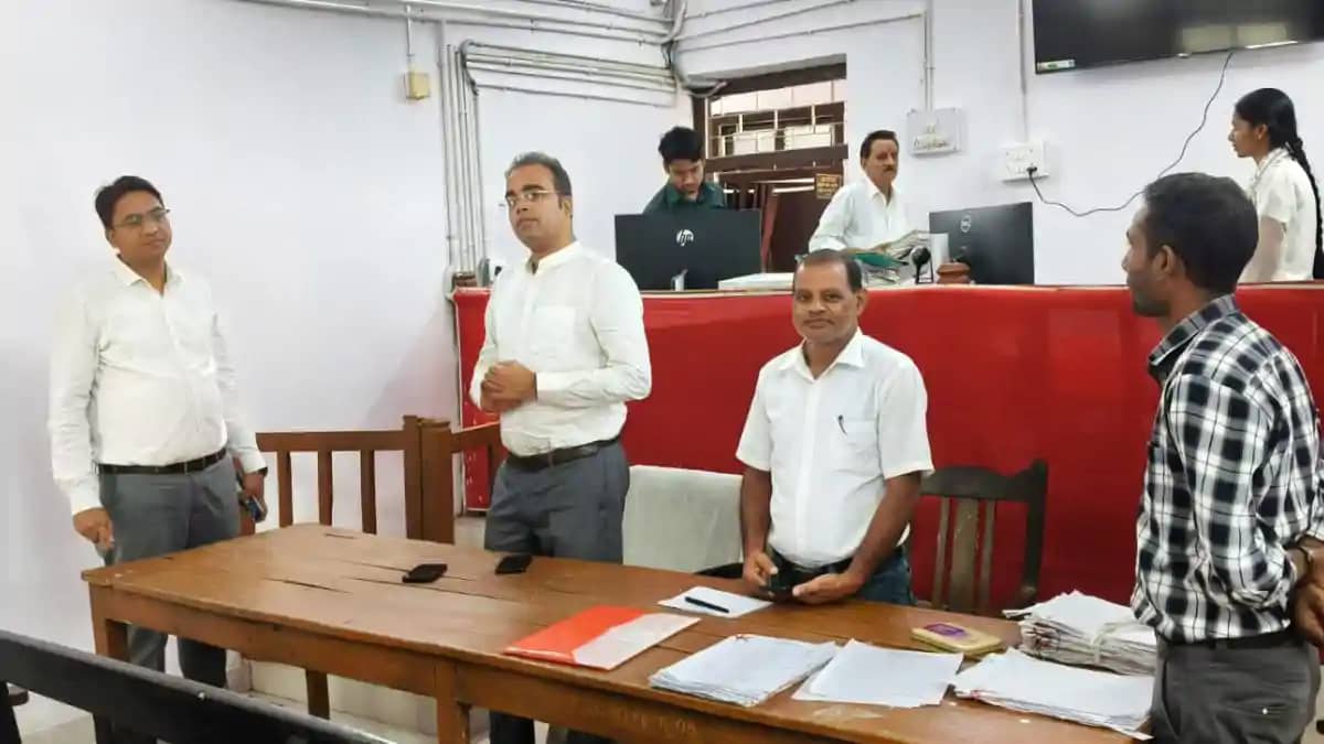 सुपौल स्पेशल लोक अदालत: चेक बाउंस मामले का हुआ निपटारा, 30 ह सुपौल स्पेशल लोक अदालत: चेक बाउंस मामले का हुआ निपटारा, 30 ह