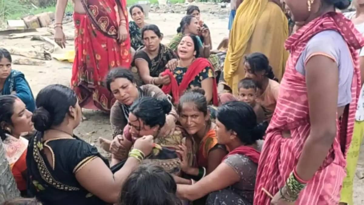 Bihar News : छपरा में लिच्छवी एक्सप्रेस की चपेट में आने से द Bihar News : छपरा में लिच्छवी एक्सप्रेस की चपेट में आने से द
