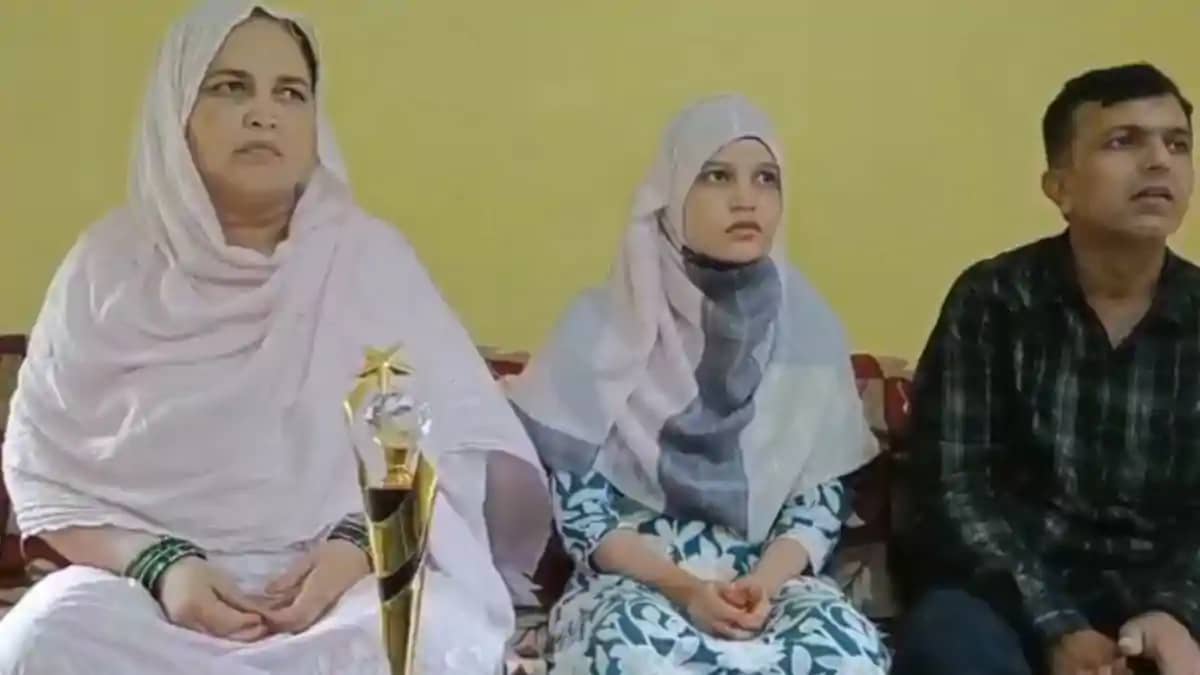 Truck Driver Daughter Cracks NEET on Fourth Try After Setbac Truck Driver Daughter Cracks NEET on Fourth Try After Setbac