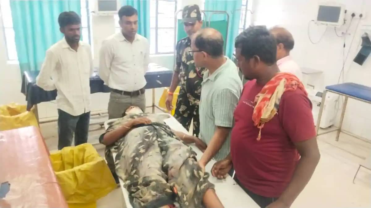 Bihar News : कैमूर में अधौरा पहाड़ी पर सवारी पिकअप का टायर फ Bihar News : कैमूर में अधौरा पहाड़ी पर सवारी पिकअप का टायर फ