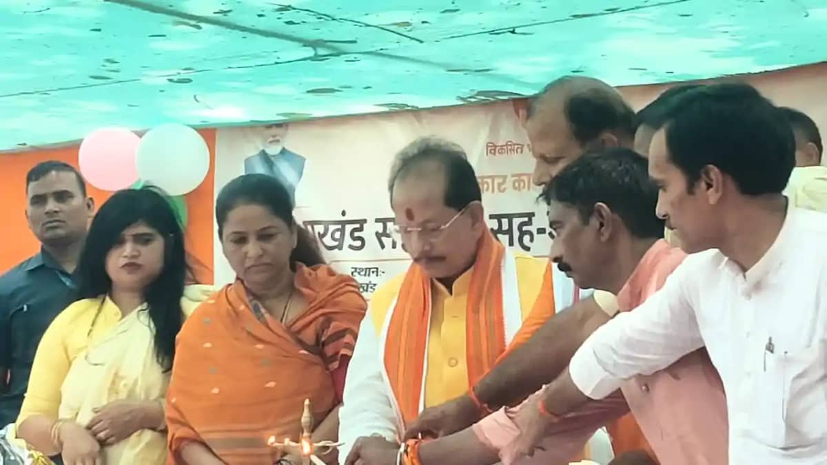 Bihar News : गयाजी में 'प्रखंड सहयोग सह जन कल्याण शिविर का ह Bihar News : गयाजी में 'प्रखंड सहयोग सह जन कल्याण शिविर का ह