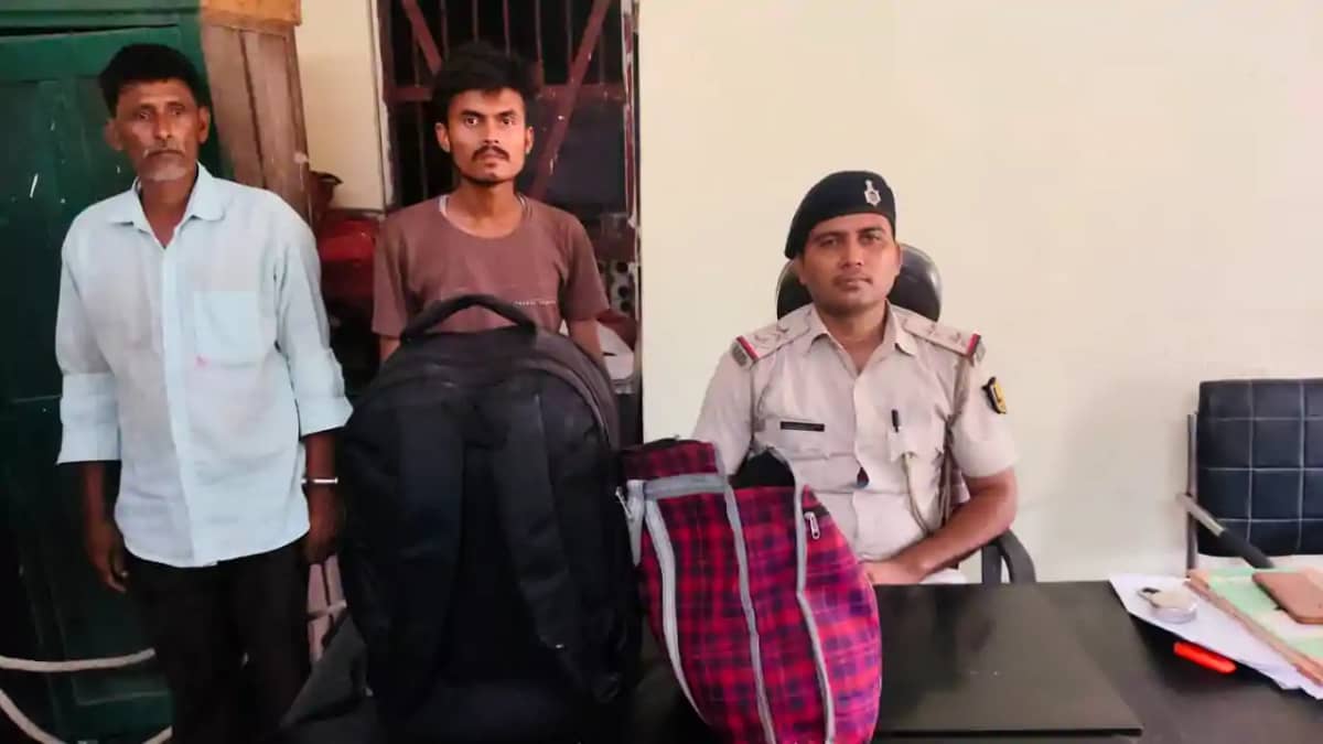 Bihar News : गया में पुलिस की बड़ी कार्रवाई, बाइक से तस्करी Bihar News : गया में पुलिस की बड़ी कार्रवाई, बाइक से तस्करी