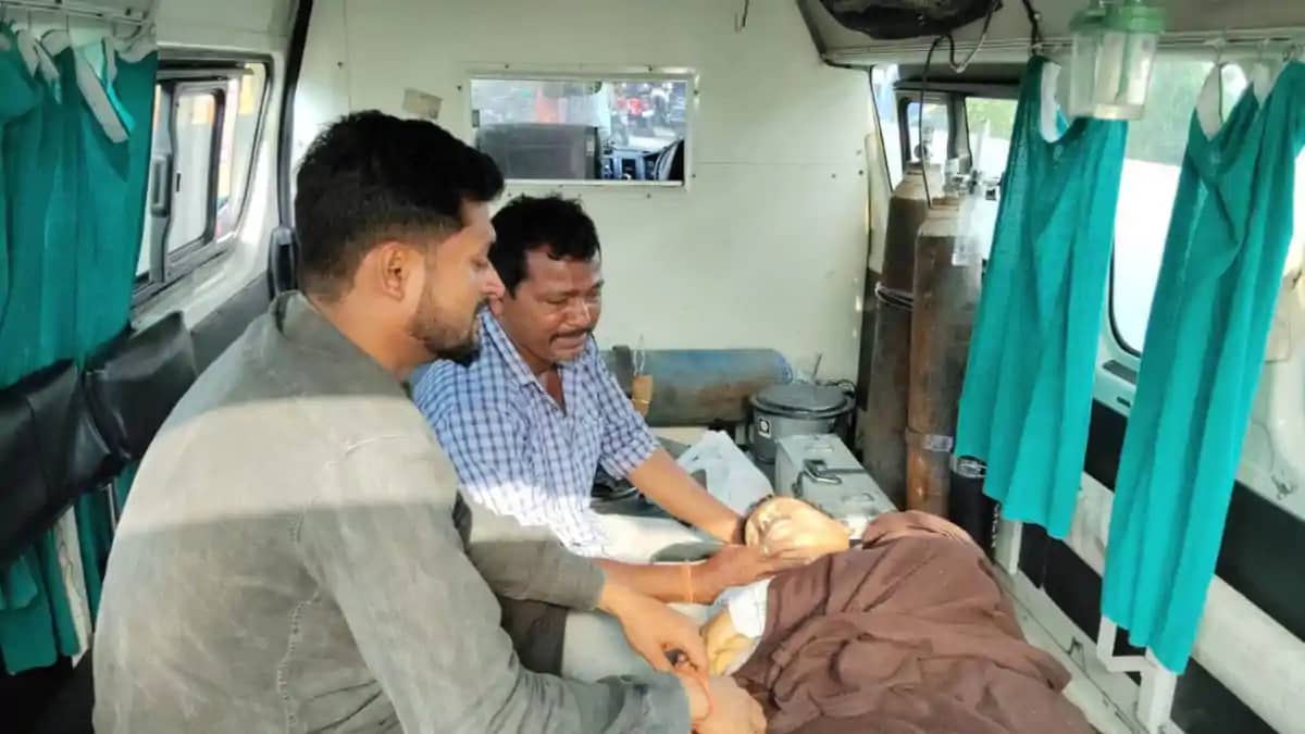 रफ्तार का कहर: बाइक की टक्कर से घायल साइकिल सवार की इलाज के रफ्तार का कहर: बाइक की टक्कर से घायल साइकिल सवार की इलाज के