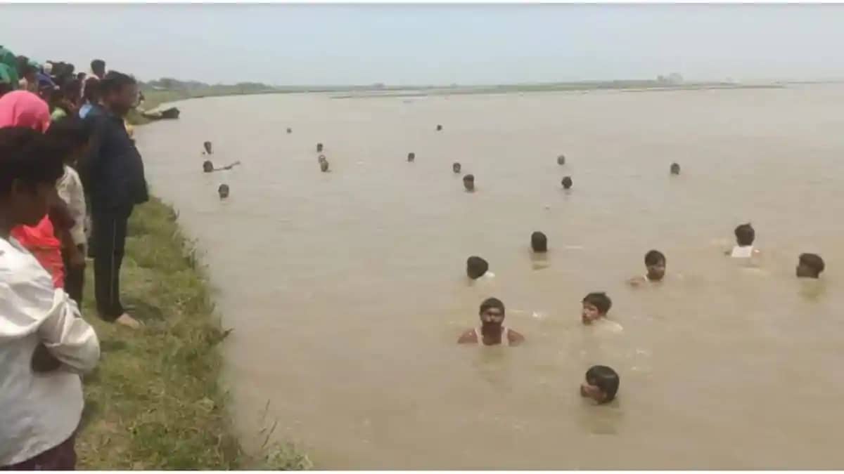 कोसी नदी की तेज धारा में बहा 8 वर्षीय मासूम, दोस्तों के साथ कोसी नदी की तेज धारा में बहा 8 वर्षीय मासूम, दोस्तों के साथ