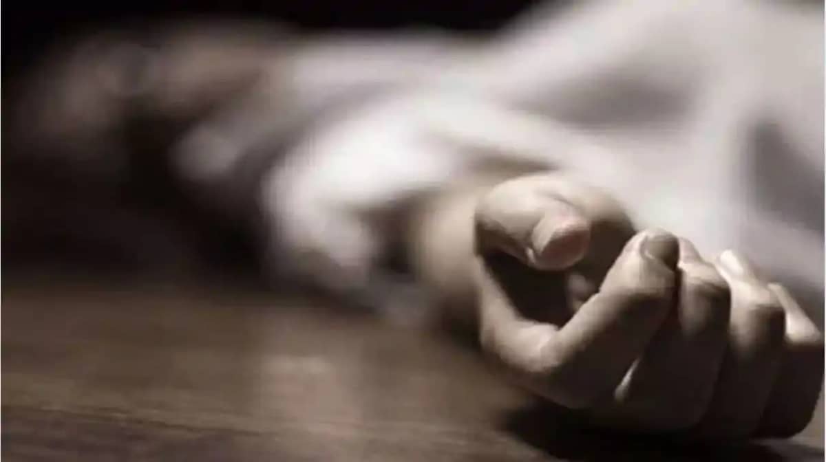 Bihar Crime : गोपालगंज में प्रेम प्रसंग को लेकर युवती की हत् Bihar Crime : गोपालगंज में प्रेम प्रसंग को लेकर युवती की हत्