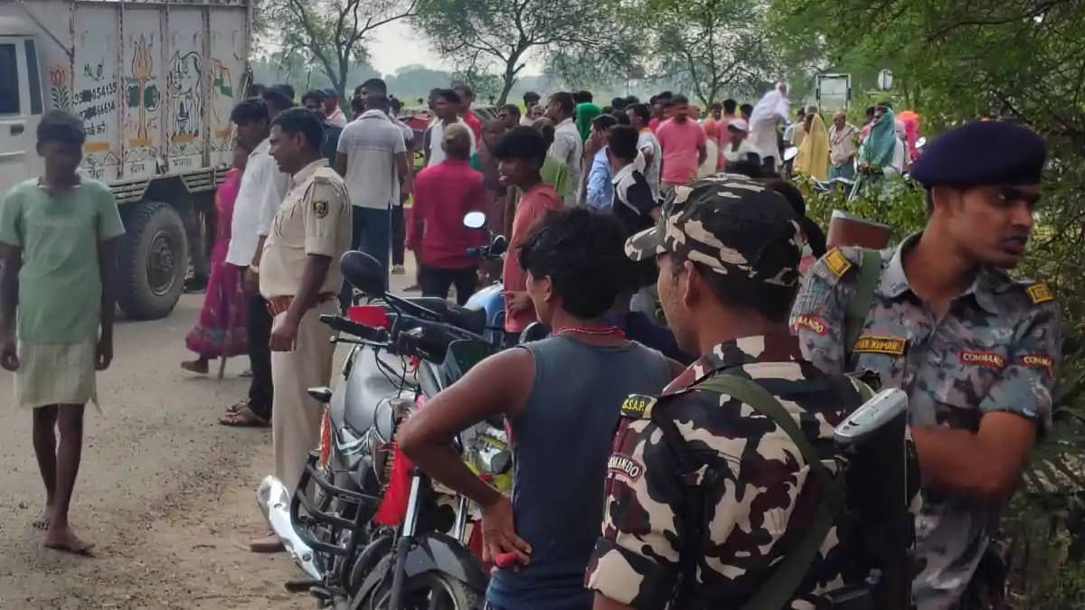 बांका में रफ्तार का कहर: ट्रैक्टर पलटने से दो की दर्दनाक मौत बांका में रफ्तार का कहर: ट्रैक्टर पलटने से दो की दर्दनाक मौत