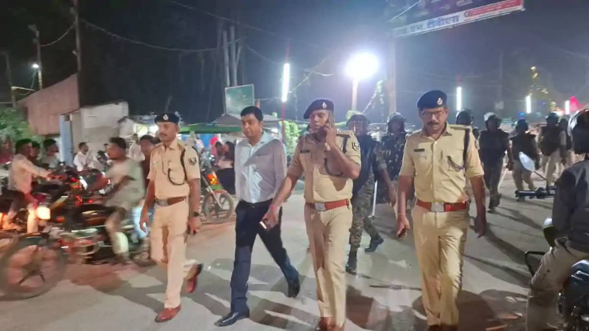 सुपौल में दुर्गा पूजा को शांतिपूर्ण संपन्न कराने के लिए पुलि सुपौल में दुर्गा पूजा को शांतिपूर्ण संपन्न कराने के लिए पुलि