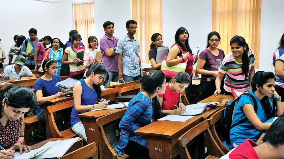 College student - बीए और बीएससी के छात्रों के हर महीने मिलें College student - बीए और बीएससी के छात्रों के हर महीने मिलें
