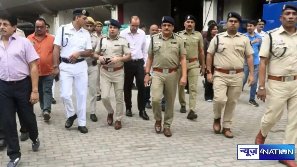 Police News: यूपी पुलिस बनाम कोलकाता पुलिस, फ्लैट छापेमारी म Police News: यूपी पुलिस बनाम कोलकाता पुलिस, फ्लैट छापेमारी म