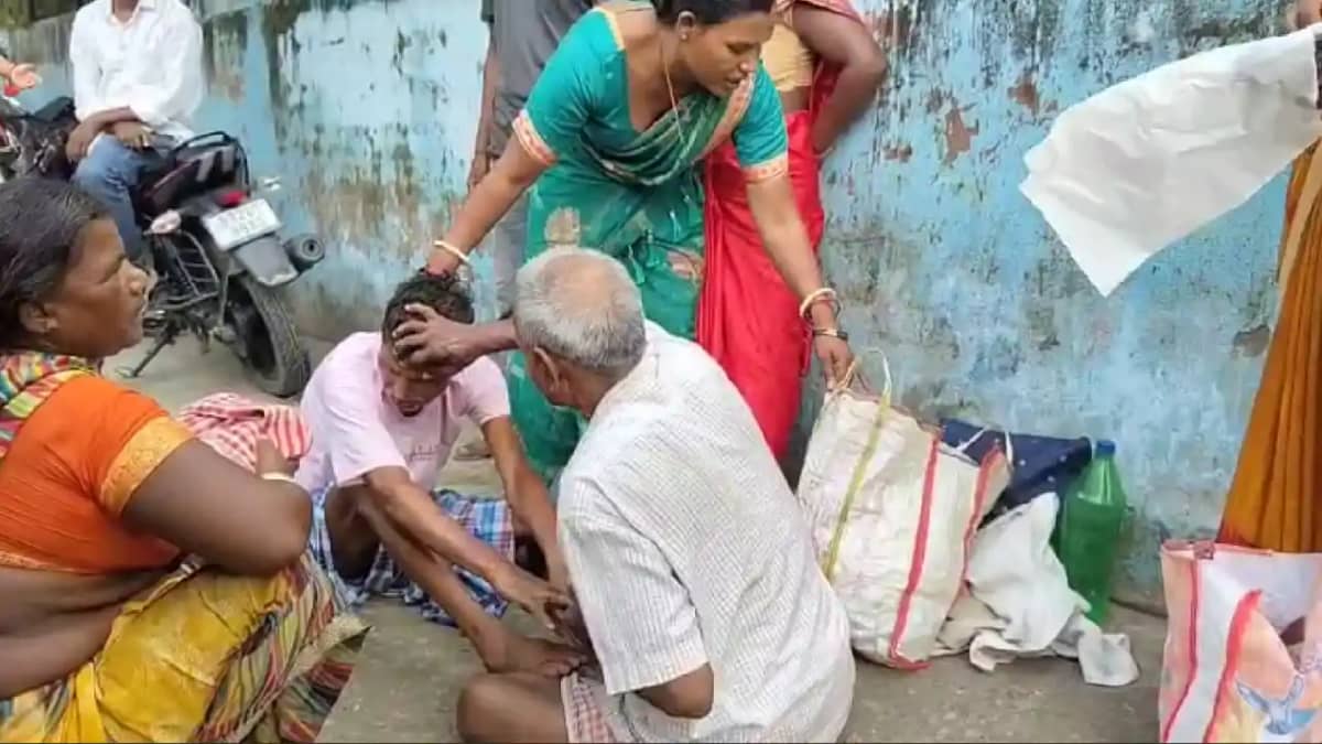 Bihar News : बिहार में सरकारी अस्पताल के परिसर में परिजन करा Bihar News : बिहार में सरकारी अस्पताल के परिसर में परिजन करा
