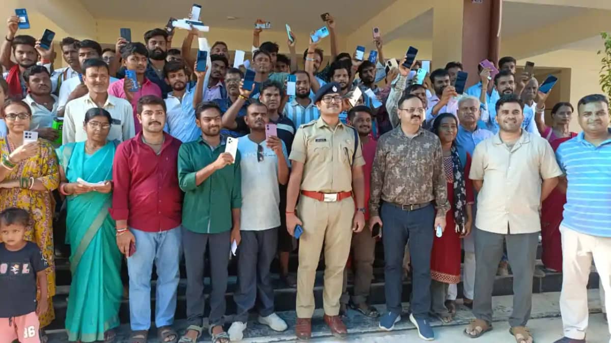 Operation Muskan : मुजफ्फरपुर पुलिस ने अबतक लौटाए ढाई करोड़ र Operation Muskan : मुजफ्फरपुर पुलिस ने अबतक लौटाए ढाई करोड़ र