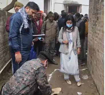आम के बगीचे में खून से लथपथ मिला युवक का शव; हत्या की आशंका, आम के बगीचे में खून से लथपथ मिला युवक का शव; हत्या की आशंका,