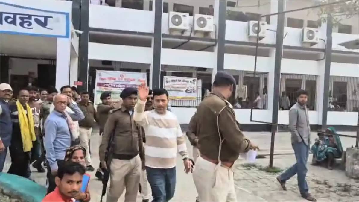 Bihar News : आजाद हिंद फौज के संस्थापक नितेश महाराज रंगदारी Bihar News : आजाद हिंद फौज के संस्थापक नितेश महाराज रंगदारी