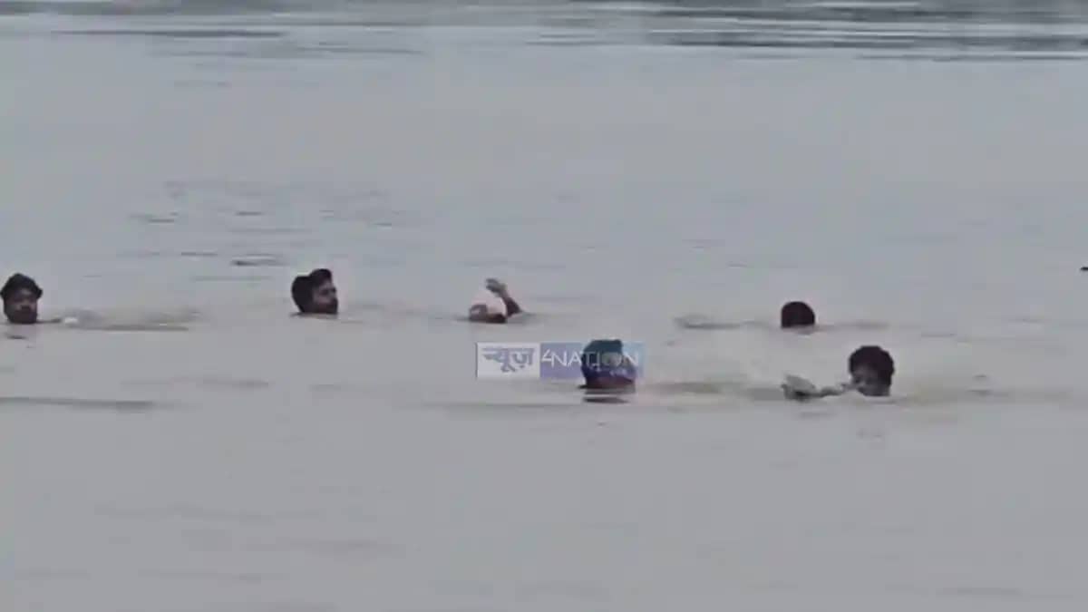 Bihar News: पुल से नदी में जान देने कूदी महिला, ग्रामीण की ब Bihar News: पुल से नदी में जान देने कूदी महिला, ग्रामीण की ब